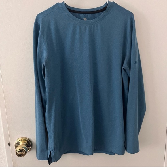 NWOT All in Motion Sweat-wicking Long Sleeve Workout Tee Blue Medium - Picture 1 of 8
